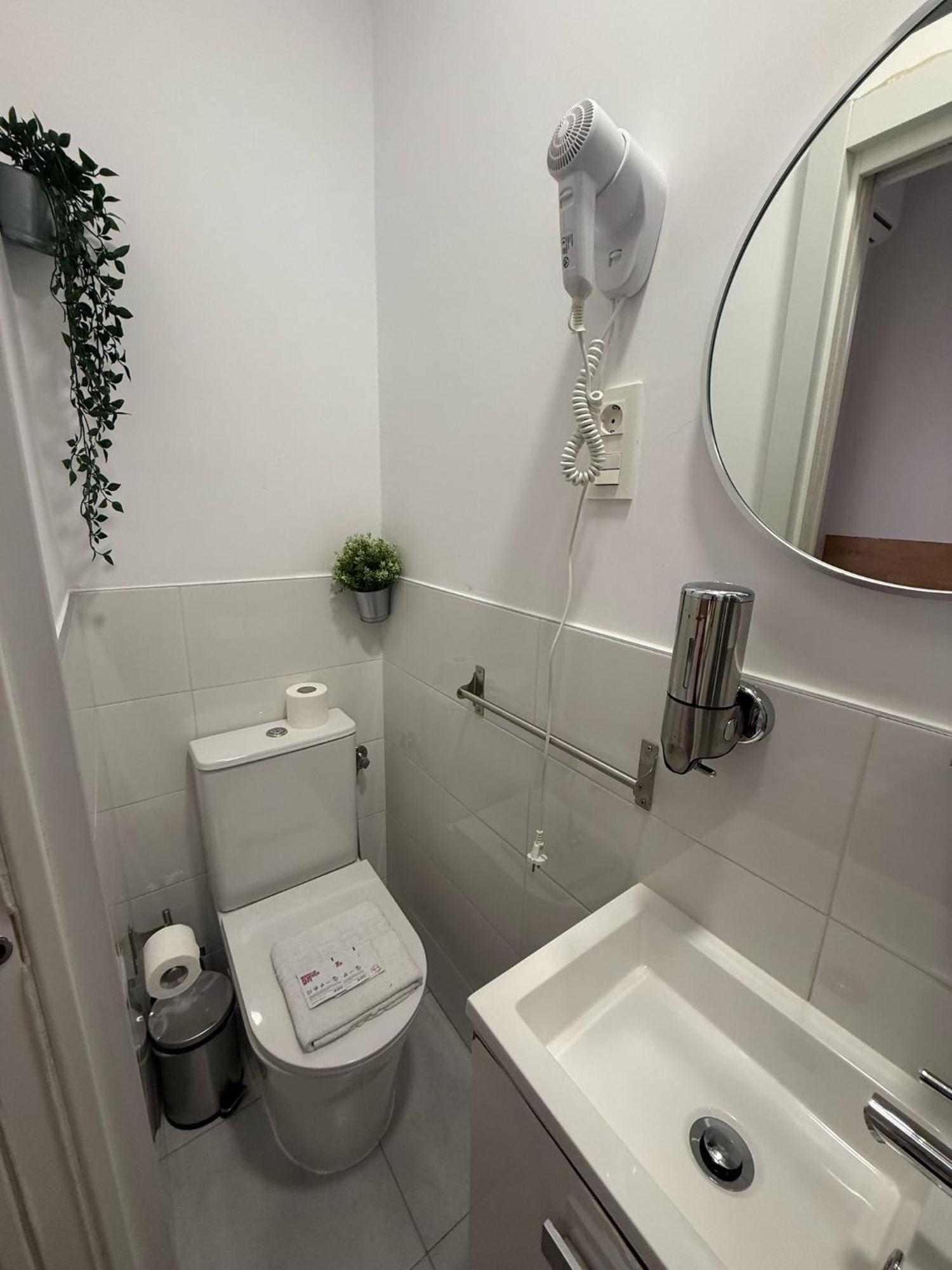 Hostal A Nuestra Senora De La Paloma Madrid Eksteriør billede